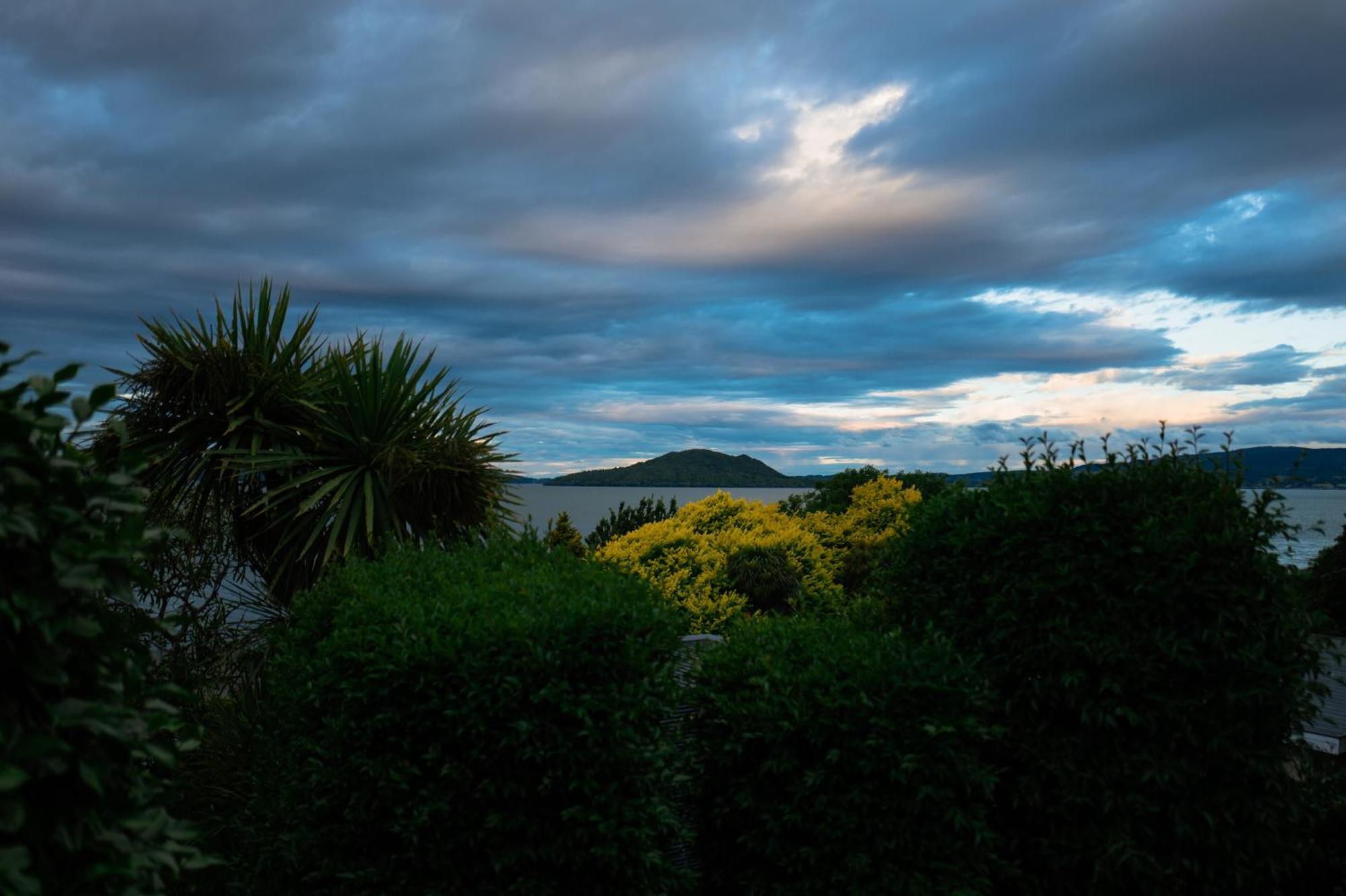 Rotorua Serenity Lakeview Retreat エクステリア 写真