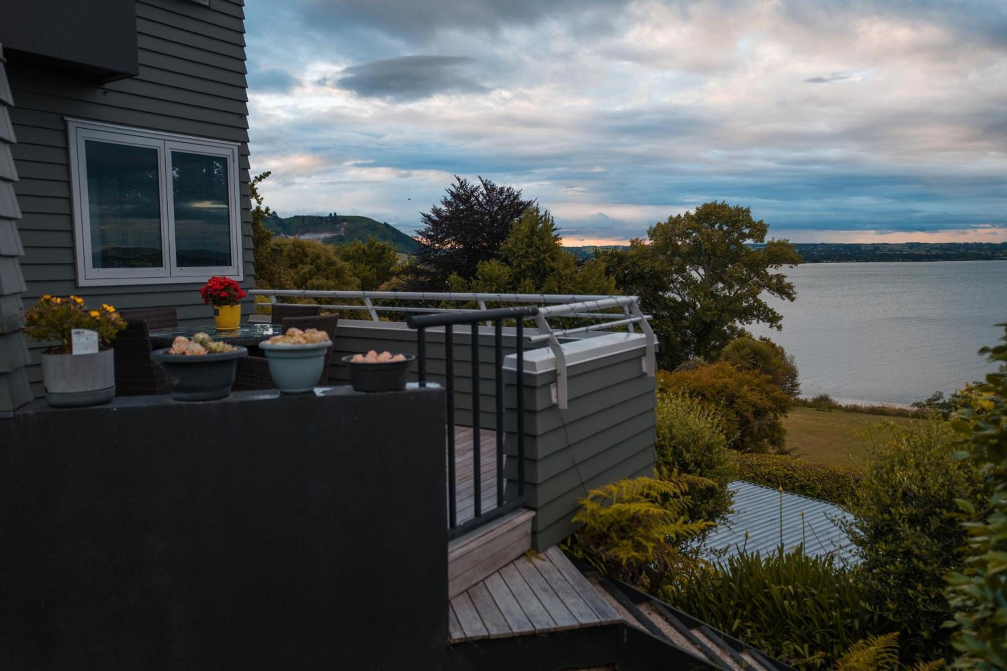 Rotorua Serenity Lakeview Retreat エクステリア 写真