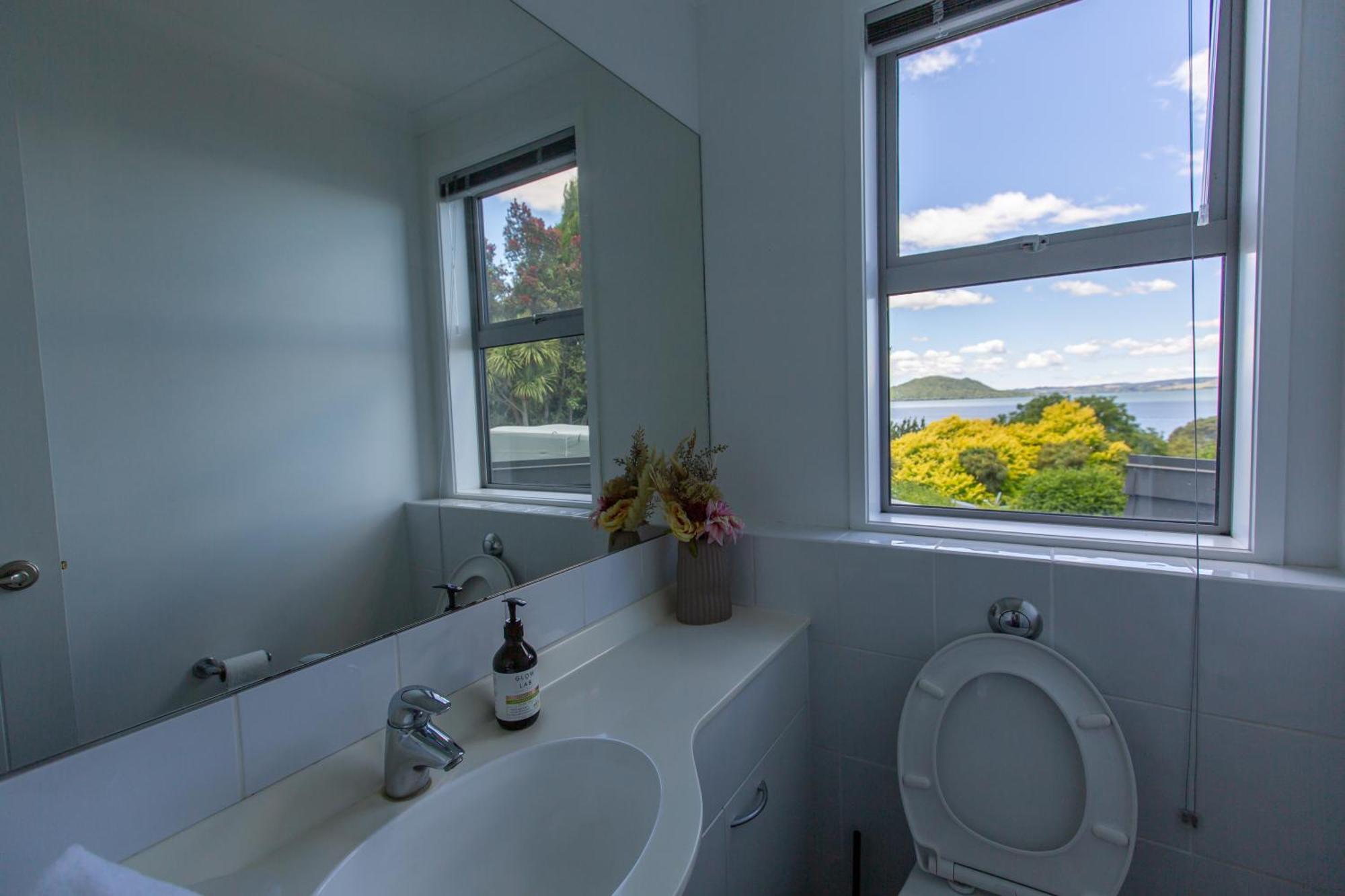 Rotorua Serenity Lakeview Retreat エクステリア 写真